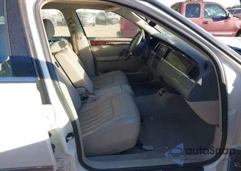 2007 Lincoln Town Car Signature z USA, uszkodzony, nr VIN 1LNHM81V17Y627653